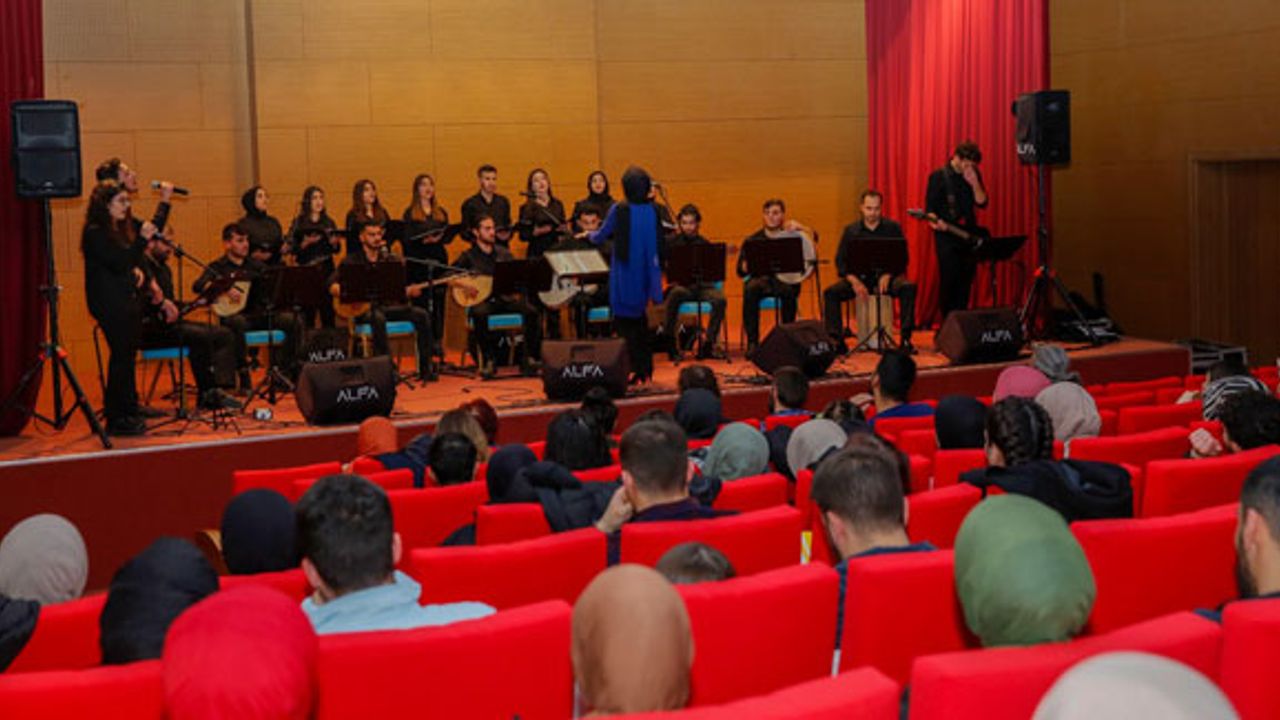 Bayburt Üniversitesi'nde Halk Müziği Konseri