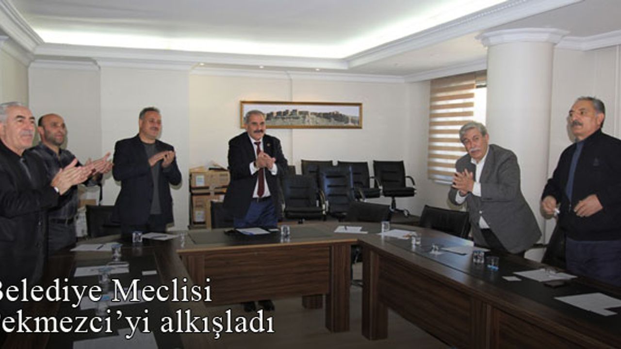 Başkan Pekmezci, Belediye Meclisi'nde alkışlarla karşılandı