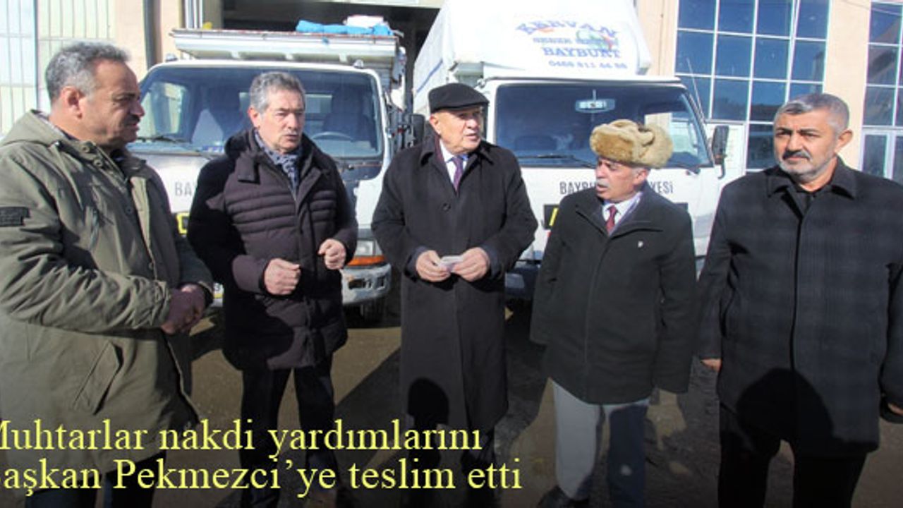 Bayburtlu Muhtarlar, nakdi yardımlarını Başkan Pekmezci'ye teslim etti