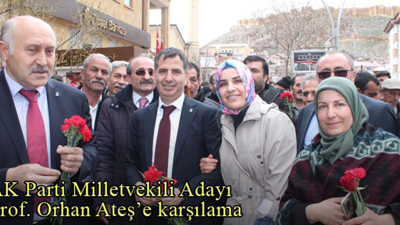 AK Parti Adayı Prof. Dr. Orhan Ateş'e Saat Kule Meydanı'nda karşılama