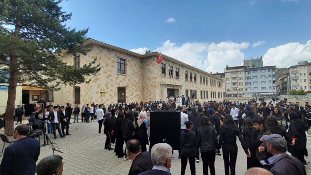 Bayburt Lisesi'nde 1. Bahar Şenliği