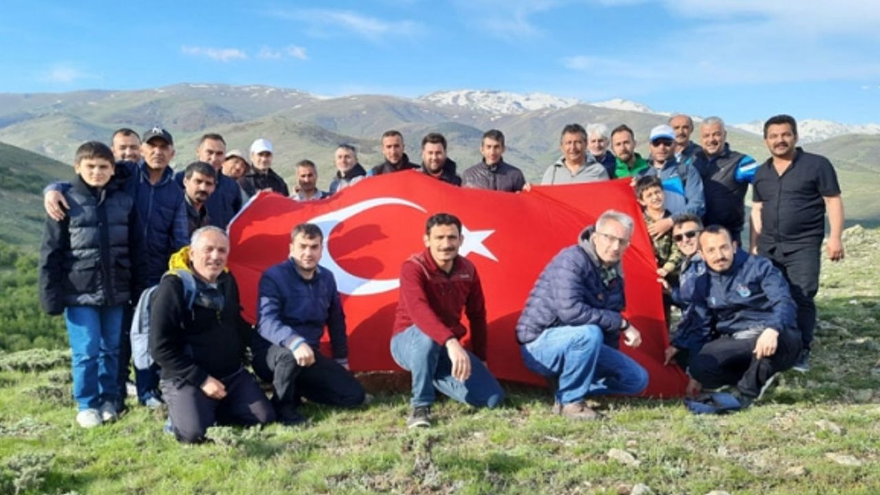 Bayburt MEB AKUB Ekibinden Çiğdemlik Köyünde Doğa Yürüyüşü