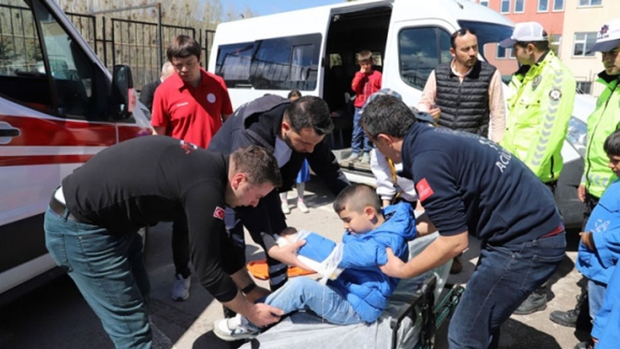Bayburt'ta öğrencilere Trafik Haftası farkındalık eğitimleri