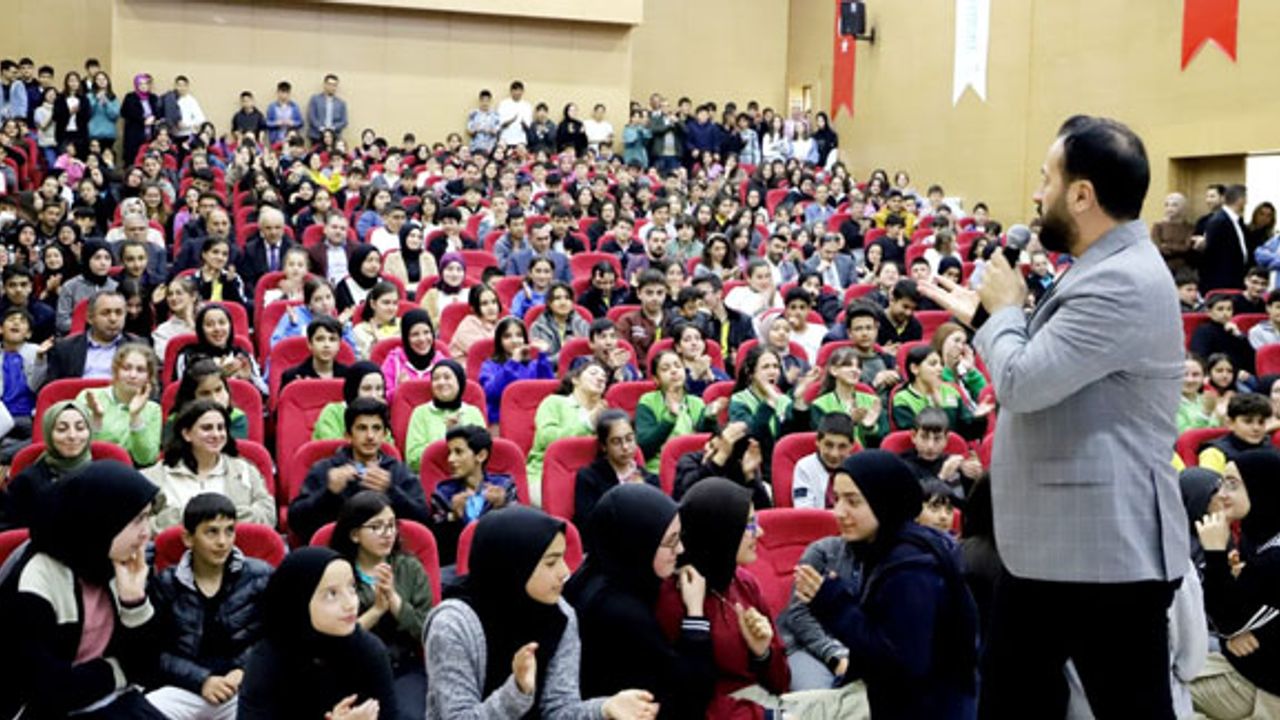 Bayburt'ta LGS ve YKS öğrencilerine motivasyon semineri
