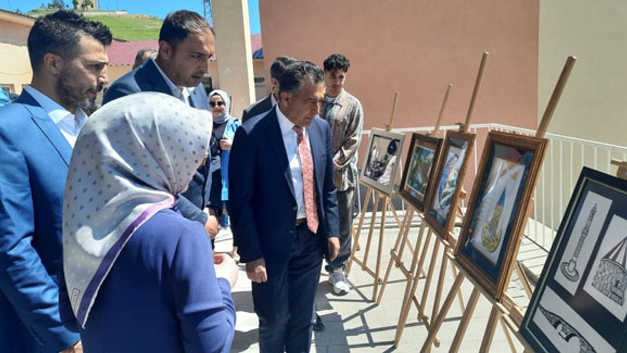 Akşar Genç Osman İmam Hatip Ortaokulu'ndan Resim  Sergisi