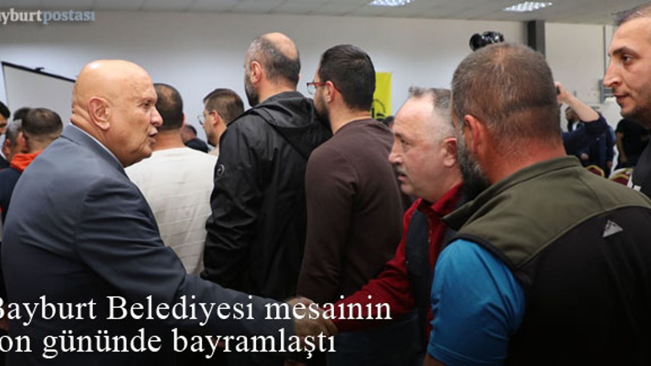 Bayburt Belediyesi mesainin son gününde bayramlaştı
