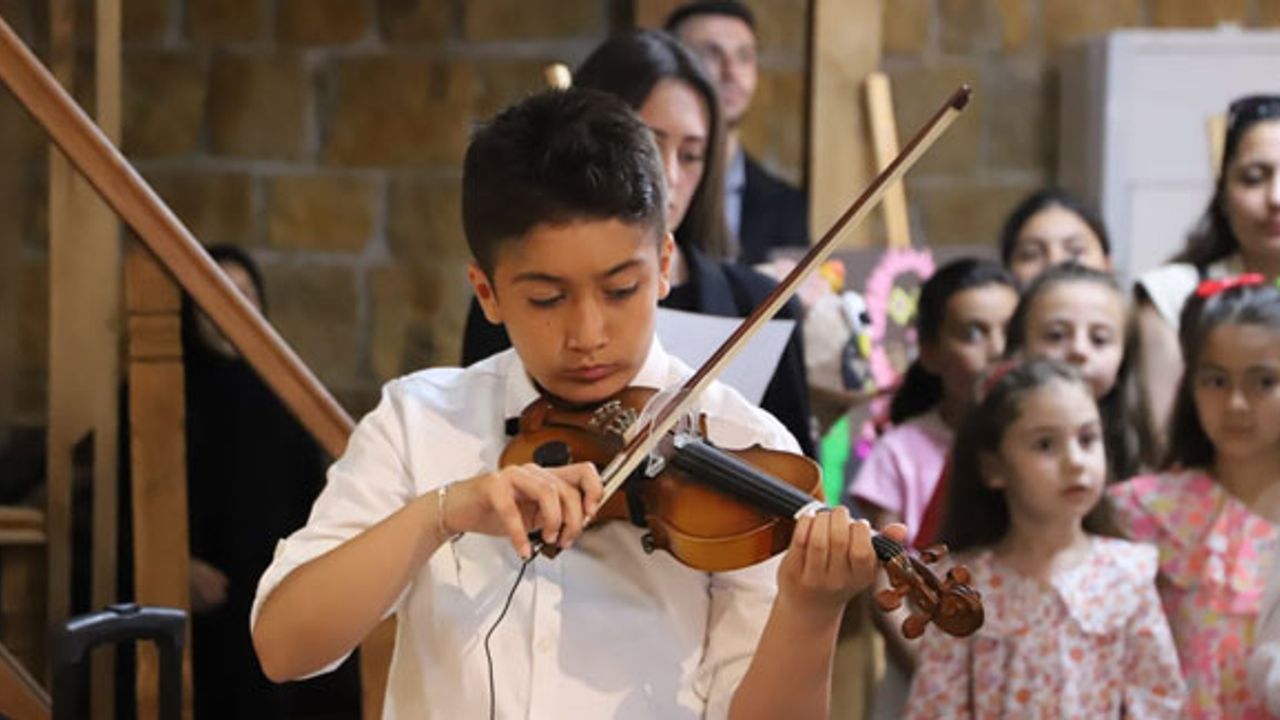 Bayburt Bilim ve Sanat Merkezi'nden müzik dinletisi ve resim sergisi