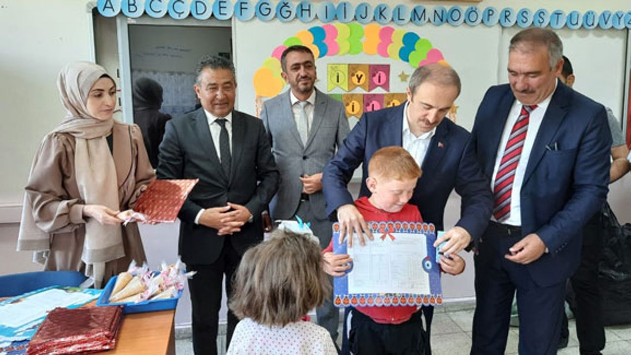 Bayburt'ta 15 bin 127 öğrencinin karne heyecanı