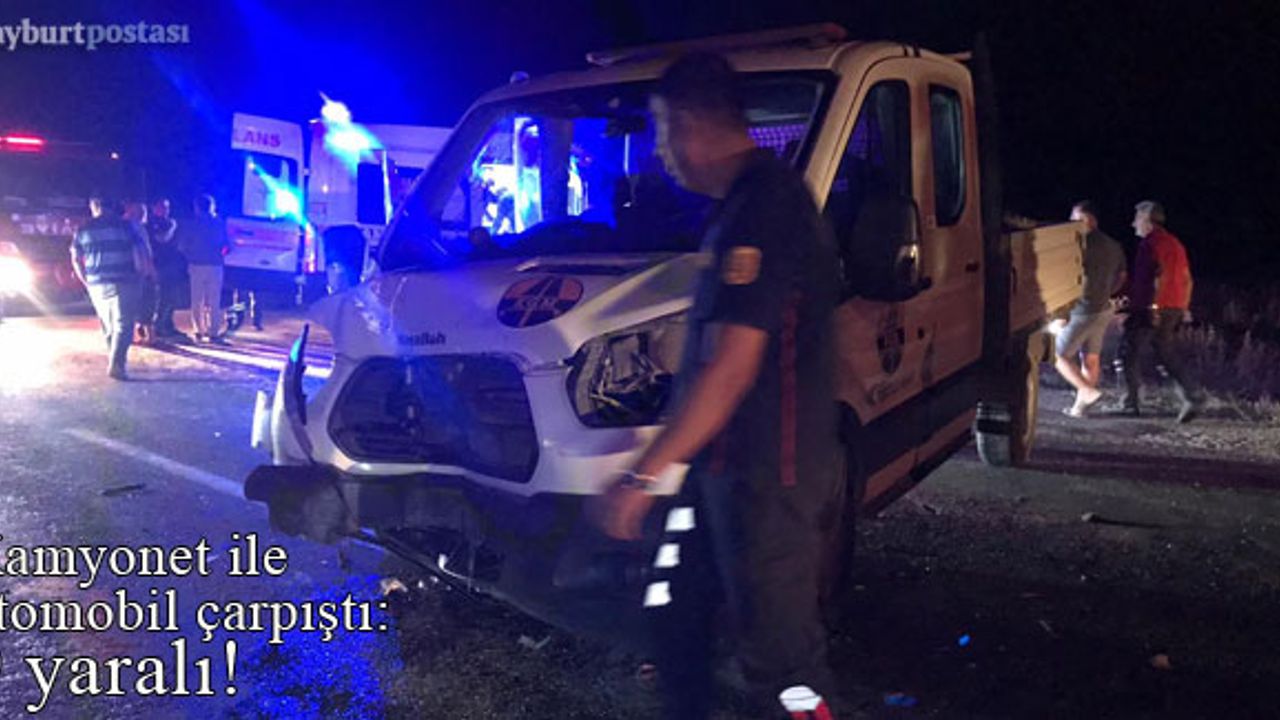 Bayburt'ta kamyonet ile otomobil çarpıştı: 9 yaralı! 
