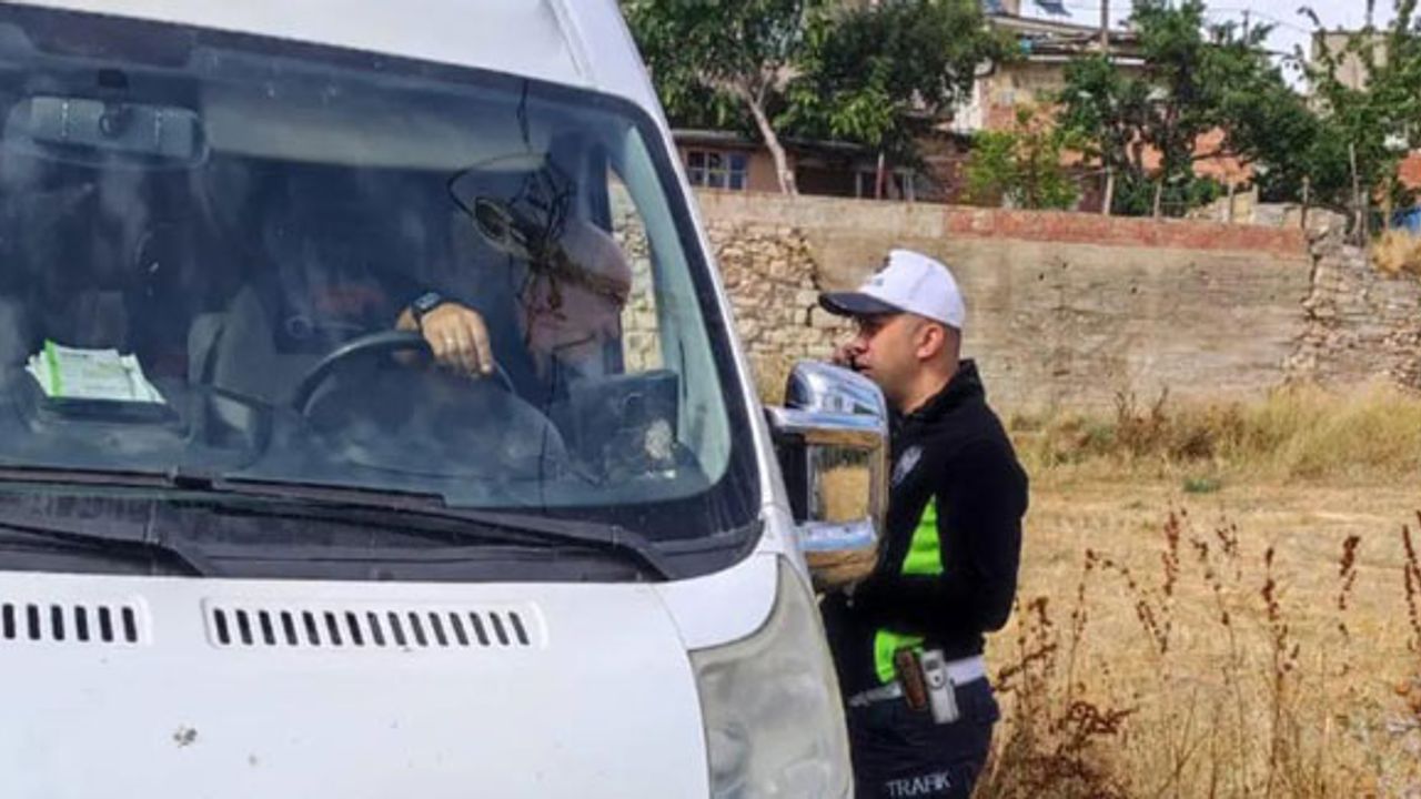Aydıntepe'de servis araçları denetlendi, öğrenciler bilgilendirildi