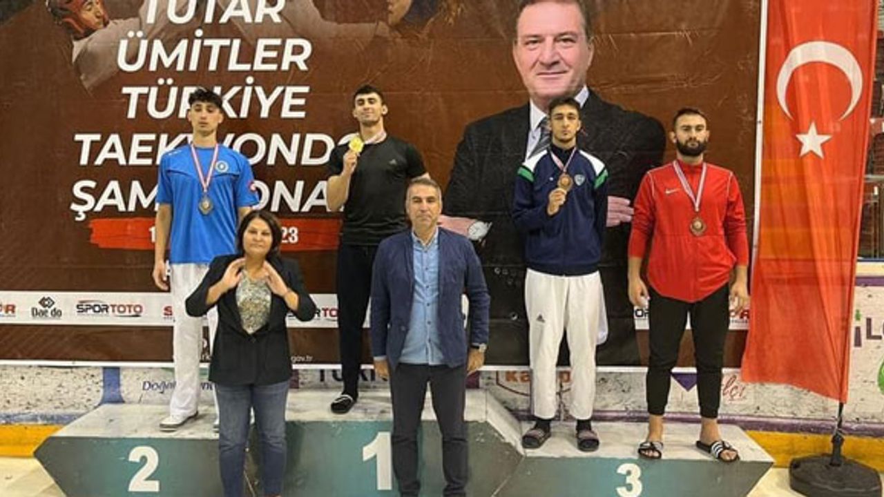Bayburt Üniversitesi'nden Arif Köse Türkiye Üçüncüsü 