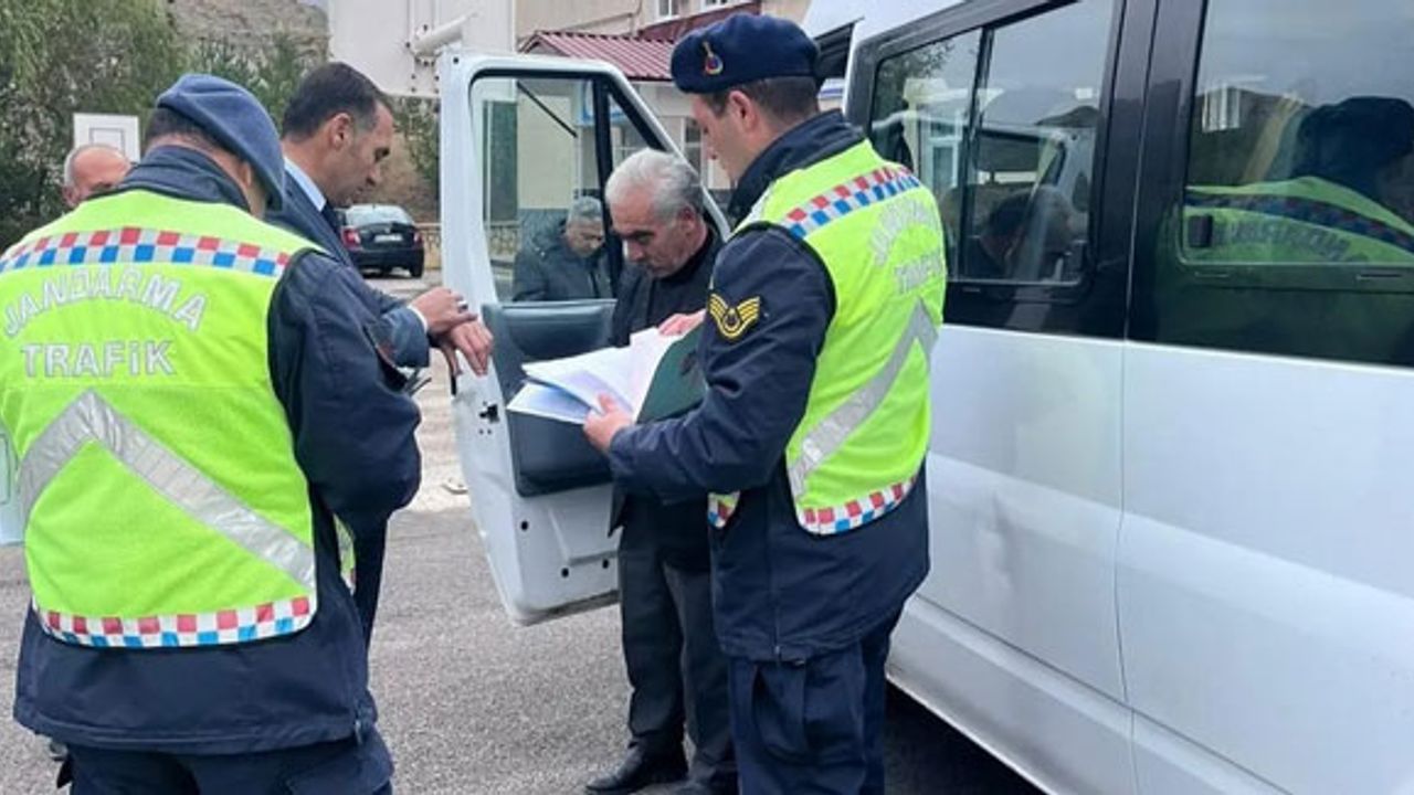 Bayburt'ta okul servis araçları denetlendi