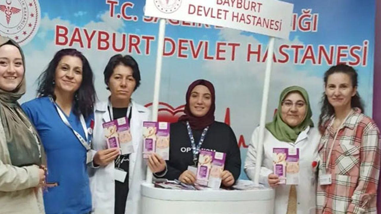 Meme Kanseri farkındalık ayında Bayburt Devlet Hastanesi'nde stant açıldı 