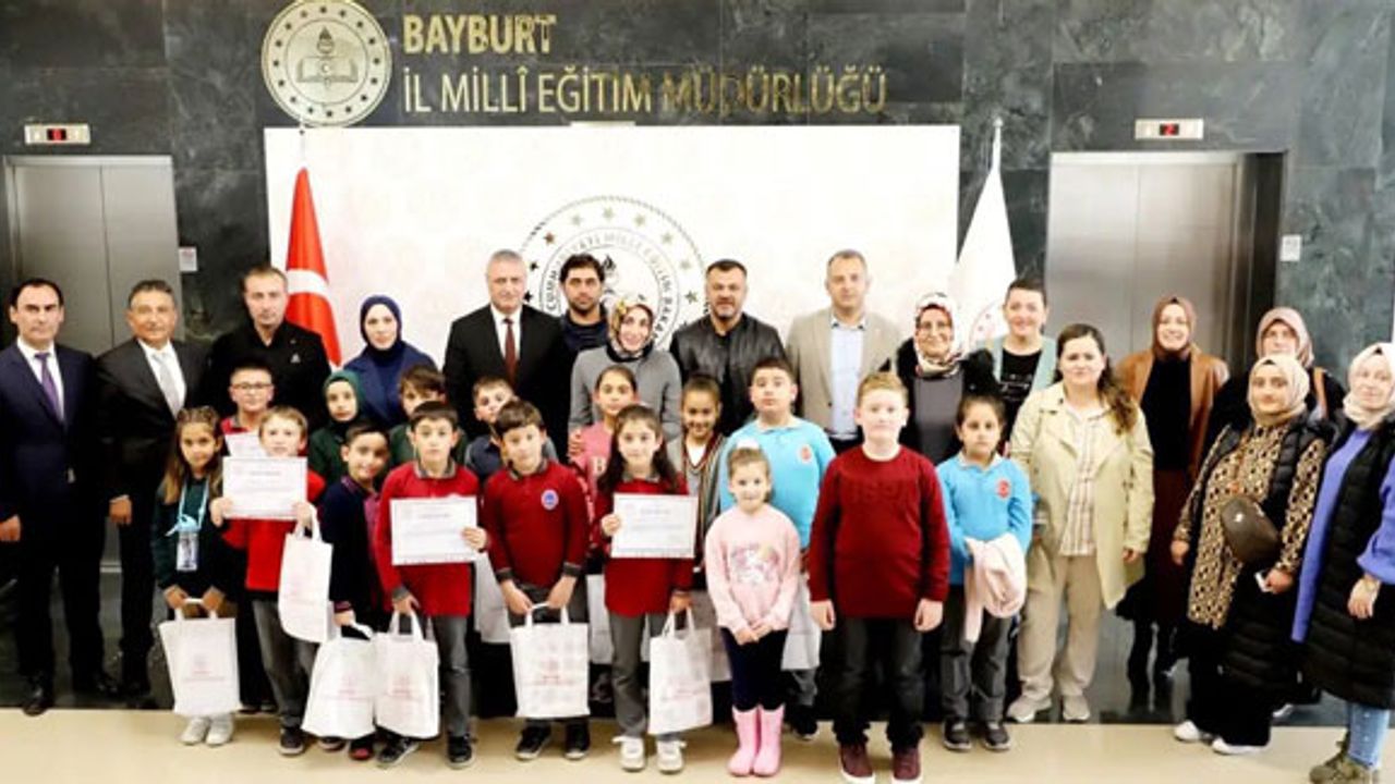 Bayburt'ta Minik Eller Tasarlıyor Projesinde ödüller sahiplerini buldu 