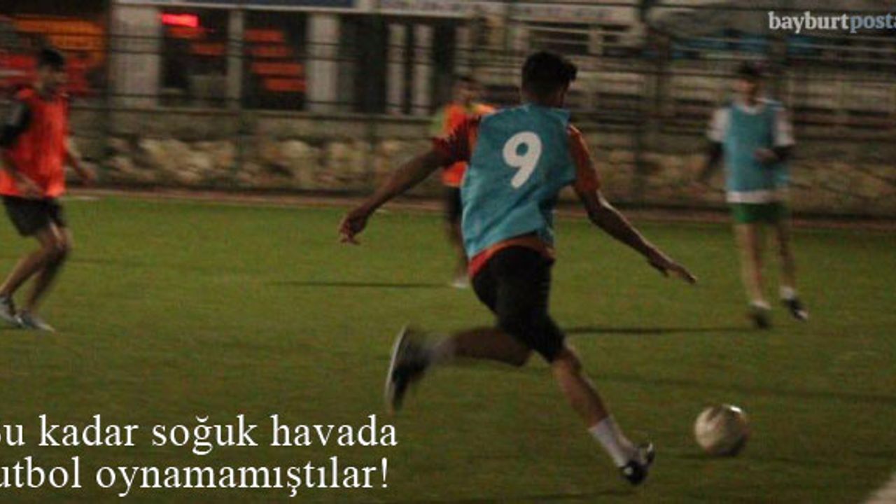 Bu kadar soğuk havada hiç futbol oynamamıştılar!