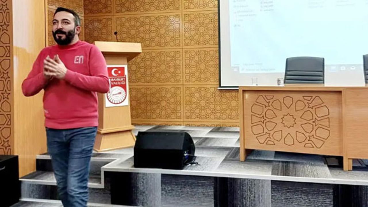 Zeynel Abidin Öztürk'ten lise öğrencilerine fotoğrafçılık eğitimi