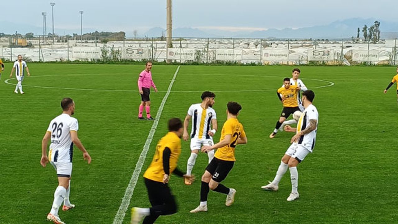 Bayburt Özel İdarespor hazırlık maçında Talasgücüspor ile karşılaştı