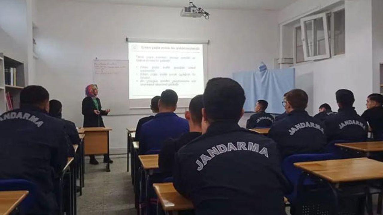 Jandarmaya 'Erken Yaşta ve Zorla Evliliklerle Mücadele' Eğitimi