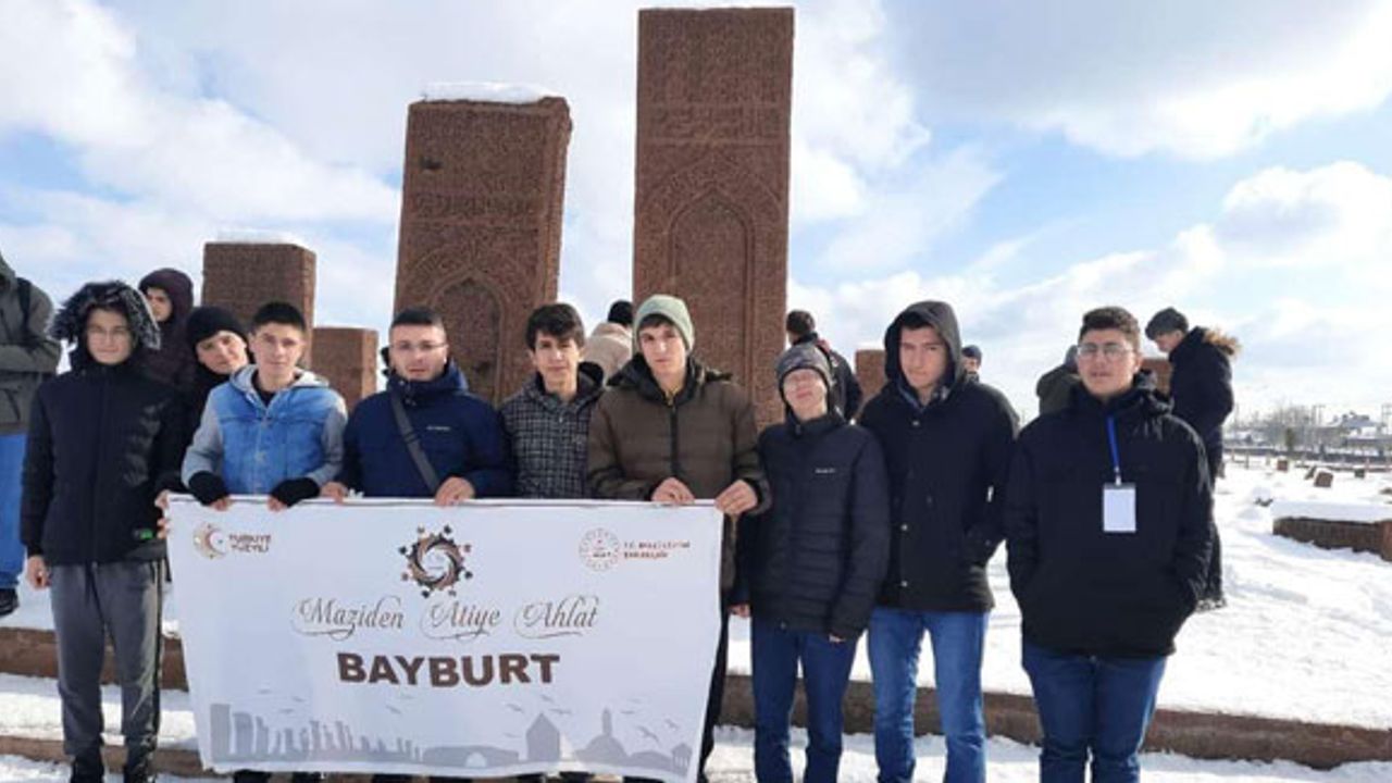 'Maziden Atiye Ahlat' kamp ekibi döndü 