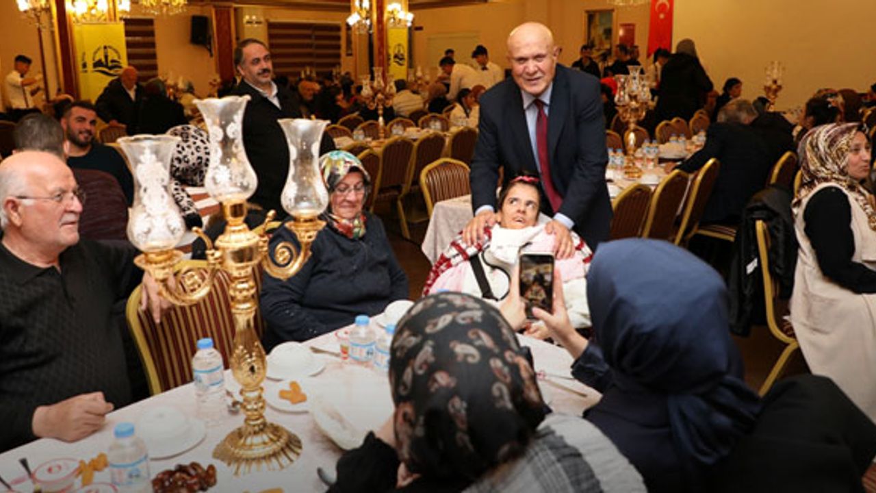 Başkan Pekmezci, engelli bireyler ve yetim çocuklarla iftarda buluştu