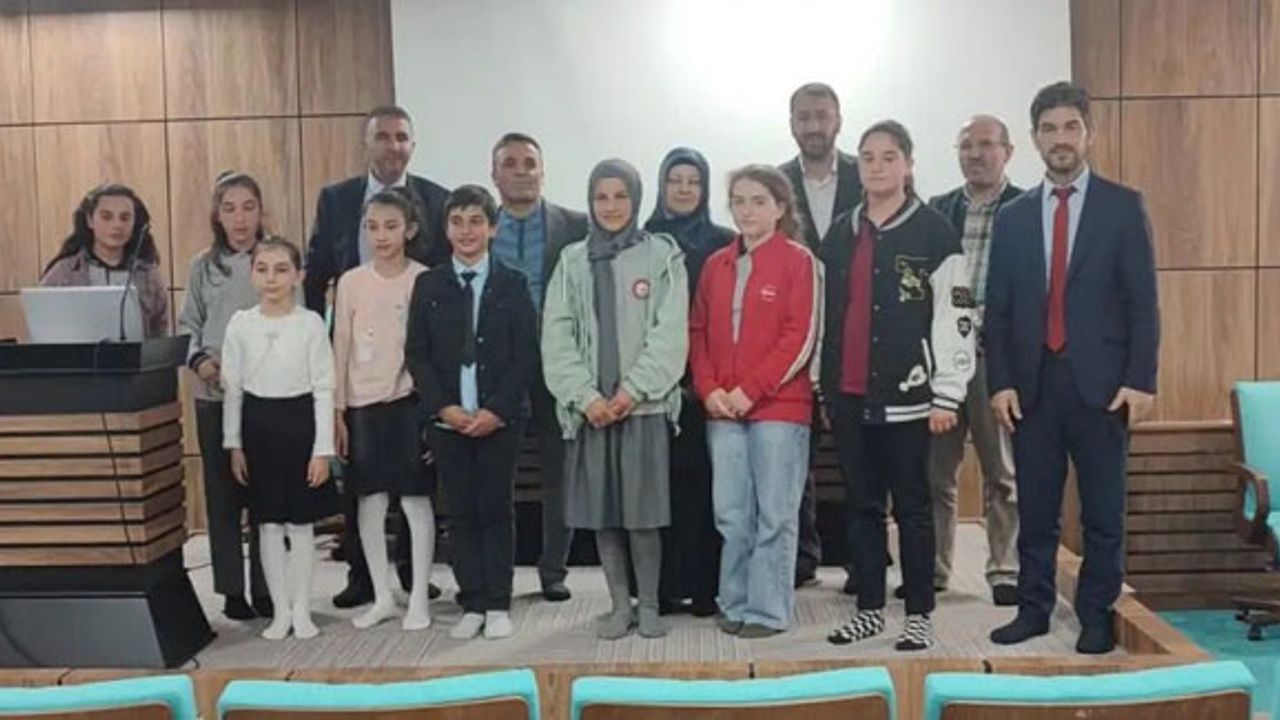 Bayburt'ta 'Çanakkale Ruhu' temalı resim ve şiir yarışması düzenlendi 