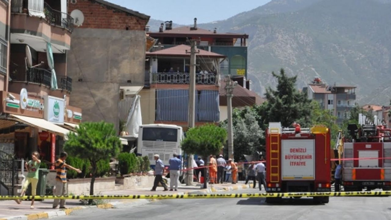 Denizli'de otobüs markete girdi: 2 ölü, 16 yaralı