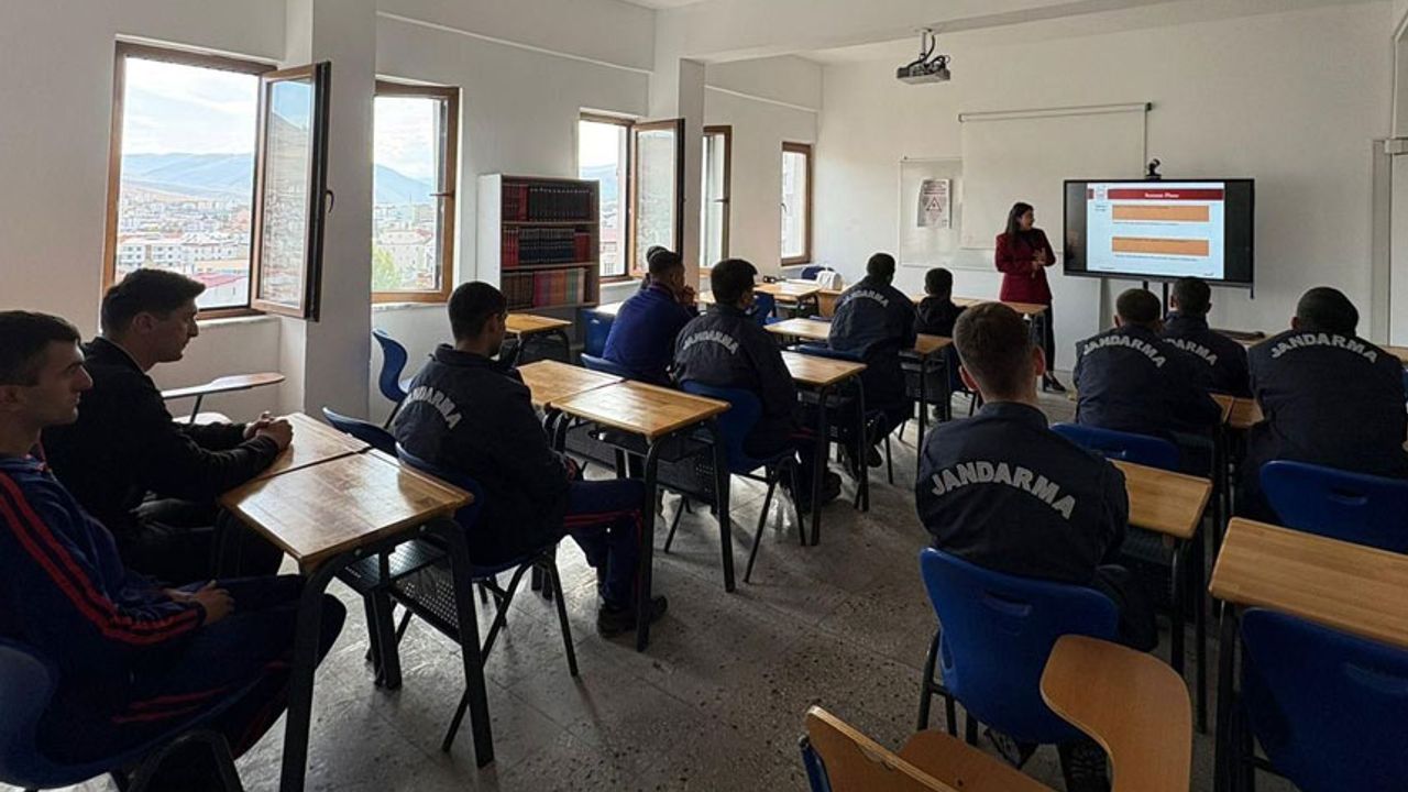 Bayburt Jandarmada "Kadına Yönelik Şiddetle Mücadele" Semineri