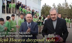 Bayburt'ta 37 yıllık öğretmen doğum gününde emekliye ayrıldı