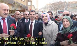 AK Parti Adayı Prof. Dr. Orhan Ateş'e Saat Kule Meydanı'nda karşılama