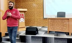 Zeynel Abidin Öztürk'ten lise öğrencilerine fotoğrafçılık eğitimi