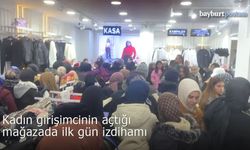 Bayburt'ta kadın girişimcinin açtığı giyim mağazasında alışveriş yoğunluğu