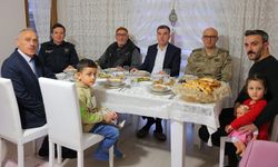 Vali Eldivan, Şehit Fatih Kostik'in ailesiyle iftar etti