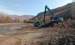 Çatıksu'dan geçen Çoruh'un kolu temizlendi