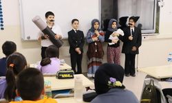 Bayburt Öğrenciler Kitap Sevgisini Performansla Sergiledi