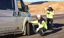 Bayburt Jandarması'ndan Kış Şartlarına Yönelik Kapsamlı Trafik Denetimi