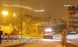 Bayburt’ta ekipler kar mesaisine geceden başladı