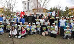 Bayburt’ta Minik Eller Fidanları Toprakla Buluşturdu