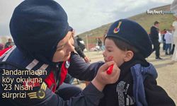 Jandarma, Kırkpınar köyünde çocukların sevincine ortak oldu