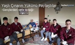 Bayburtlu Gençlerden Vefa Örneği: Yaşlı Çınarın Yükünü Paylaştılar