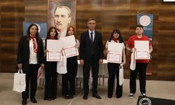 Bayburt’ta öğrenciler teknolojinin etkilerini münazarada tartıştı