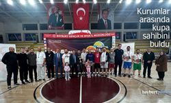Bayburt’ta kurumlar yarıştı, kupa sahibini buldu