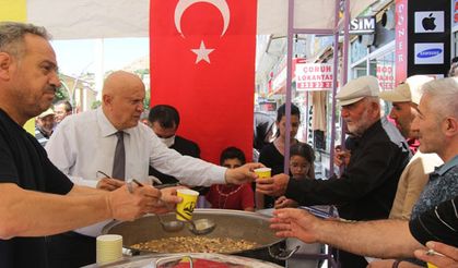 Bayburt Belediyesi'nden aşure ikramı