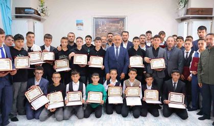 Bayburt'ta 55 öğrenci hafızlık belgesini aldı