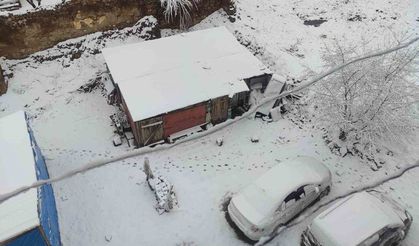 Demirözü’nde nisan sürprizi: İlçe beyaza büründü