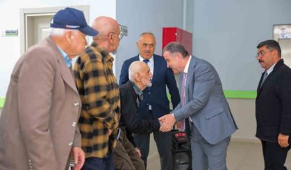 Bayburt'ta huzurevi sakinlerine bayram ziyareti
