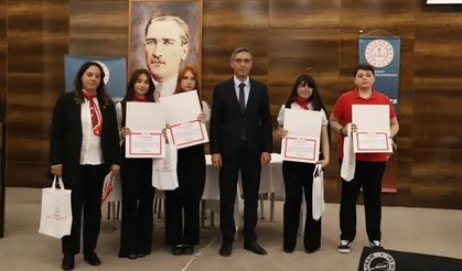Bayburt’ta öğrenciler teknolojinin etkilerini münazarada tartıştı