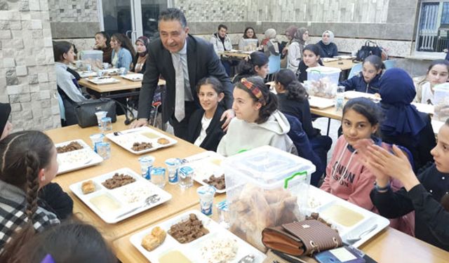 Bayburt'ta öğrencilerin iftar buluşması