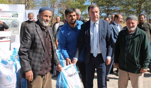 Bayburt'ta çiftçilere yüzde 50 devlet katkılı buğday tohumu dağıtıldı 