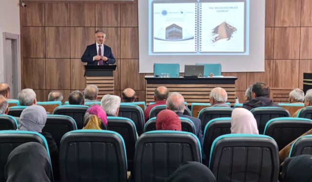 Bayburt'ta hacı adaylarına eğitim verildi