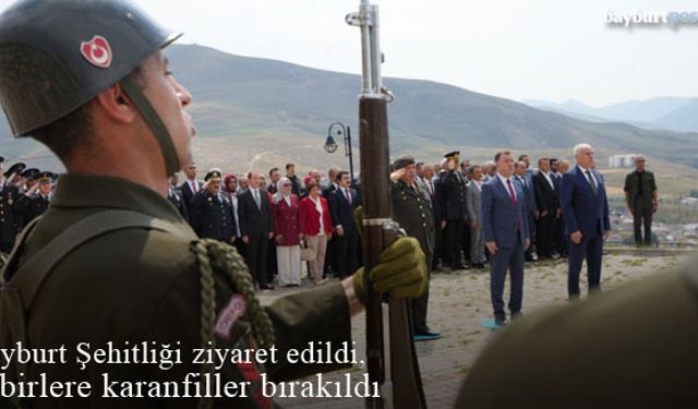 "15 Temmuz" kutlamalarında Bayburt Şehitliği ziyareti